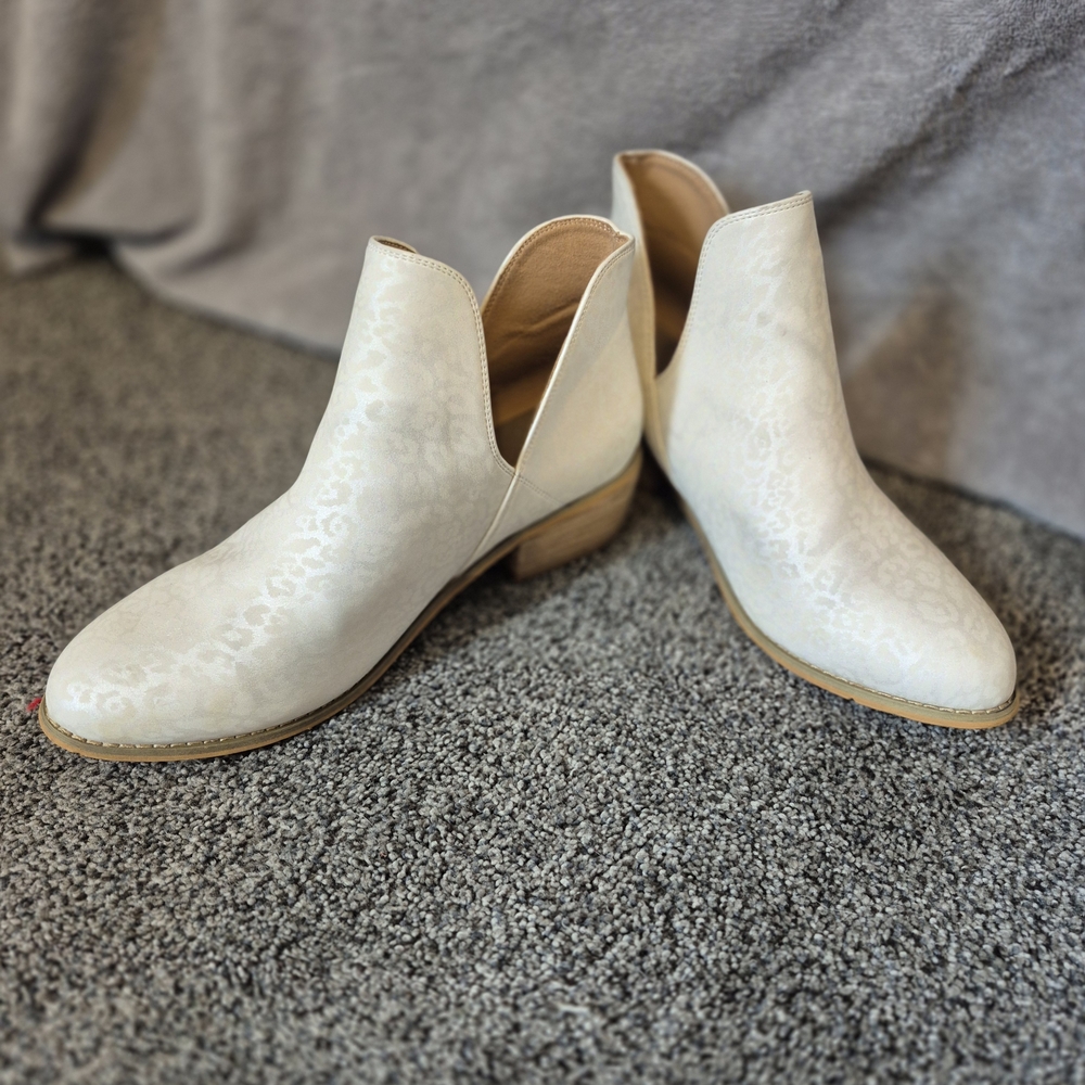 Elegant White Ankle Boots